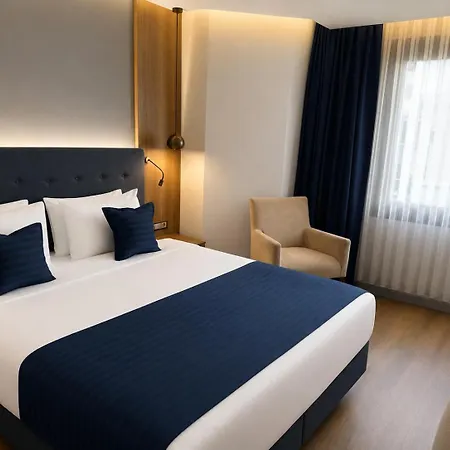 Hotel The Revia Square 4*