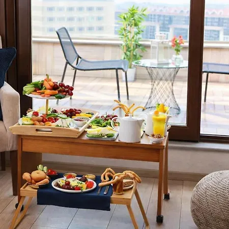 Hotel The Revia Square 4*