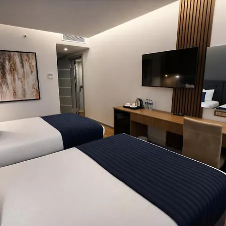 Hotel The Revia Square 4*